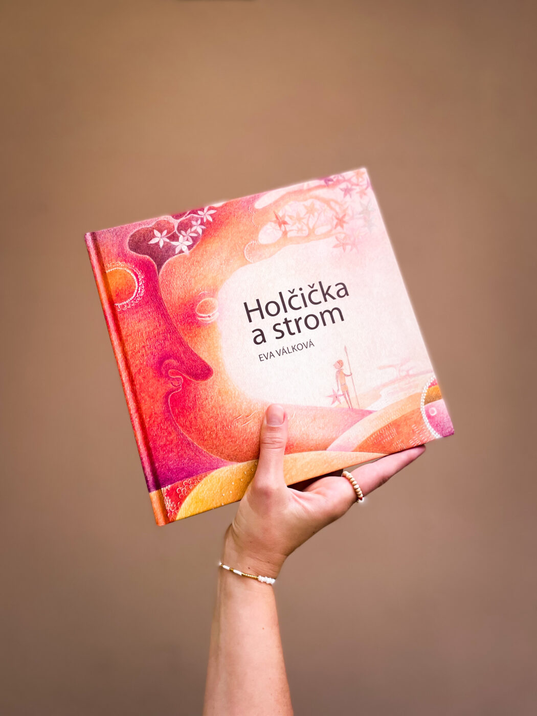 Holčička a strom
